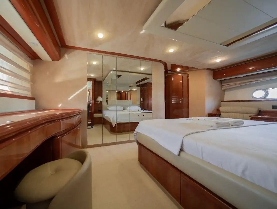Antalya Yacht Rental 26m Ferretti 760